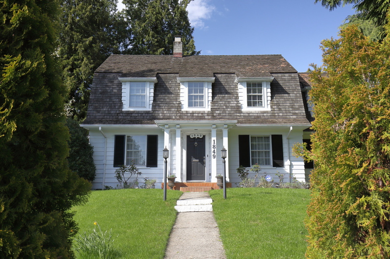Illustration for article titled Pics from the Curbside: 2018-04-22 to Kerrisdale